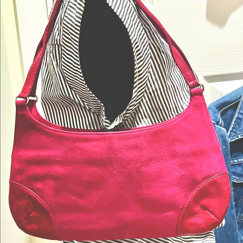 Vintage Y2K Banana Republic suede/patent leather shoulder bag in shocking pink